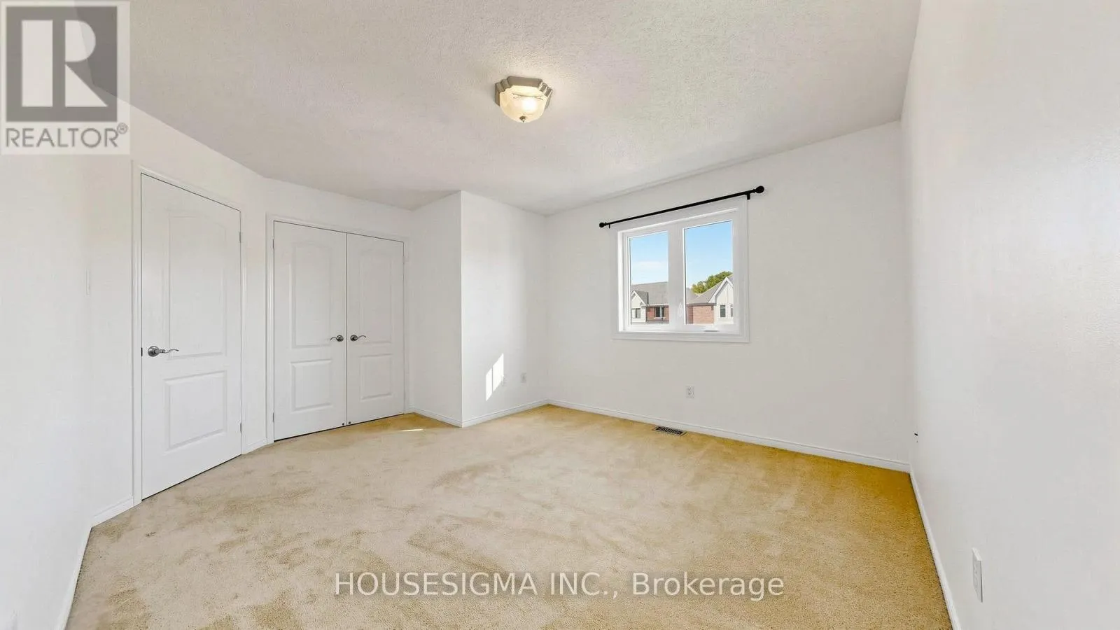 32 WILLOUGHBY WAY