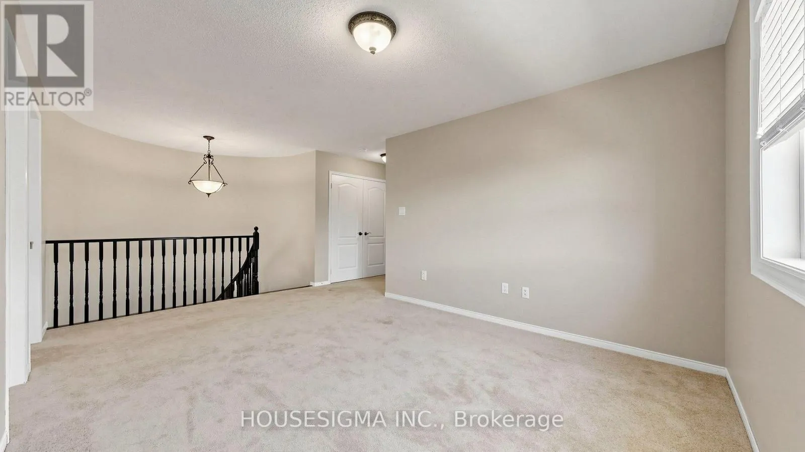 32 WILLOUGHBY WAY