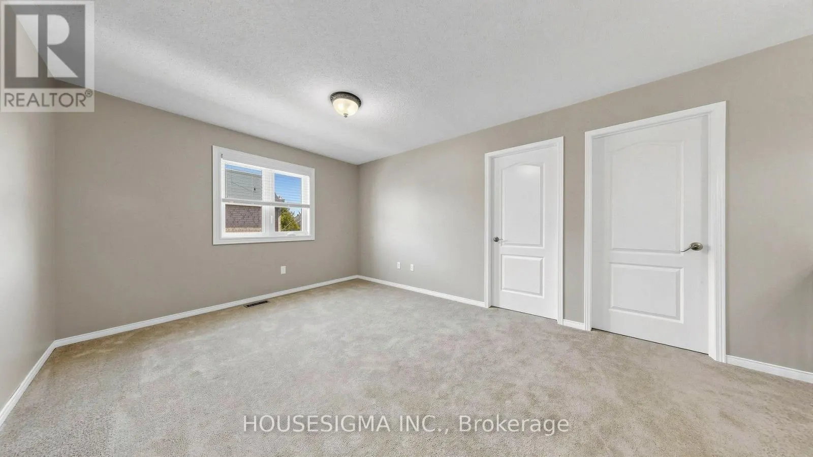 32 WILLOUGHBY WAY