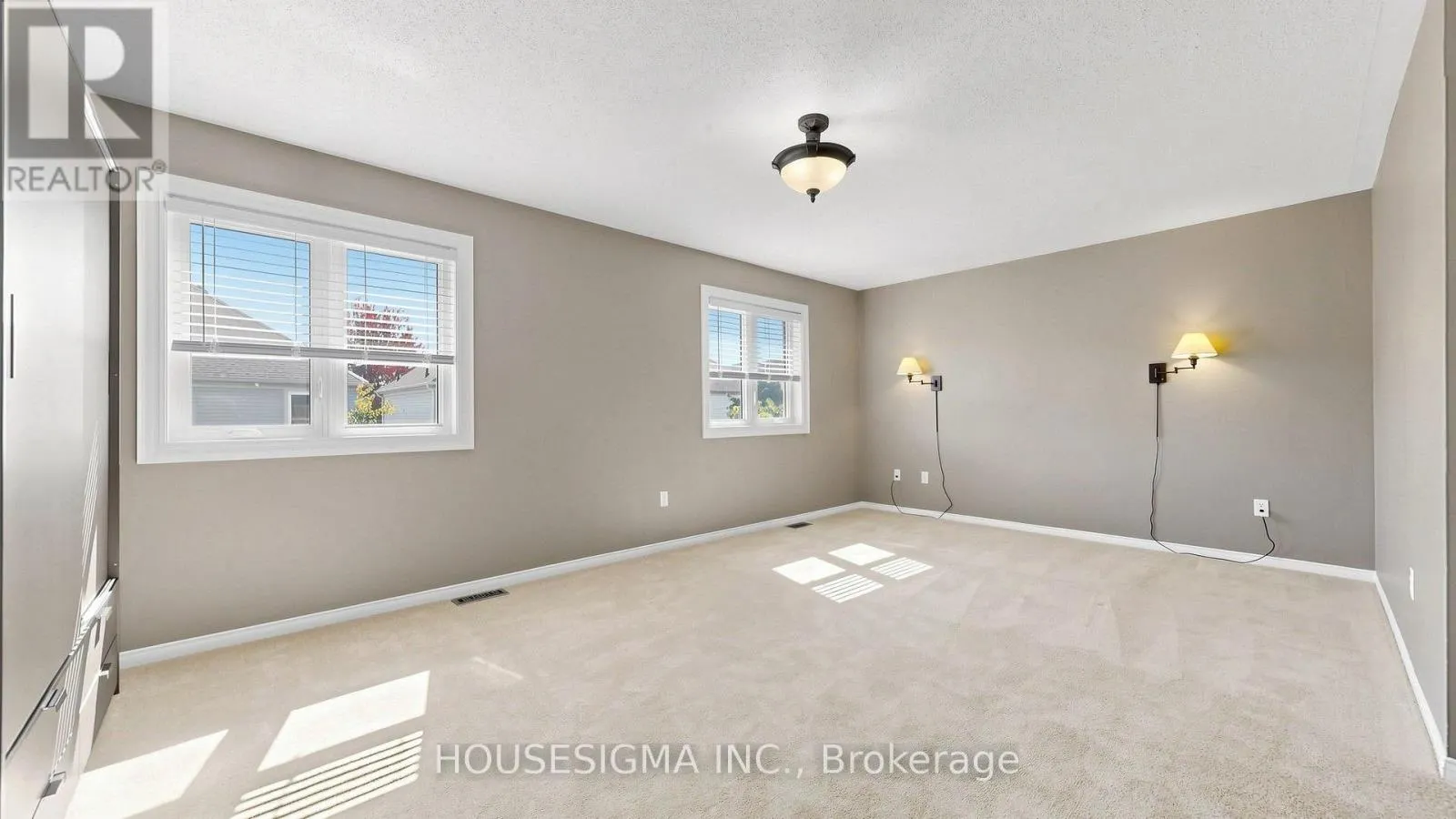 32 WILLOUGHBY WAY