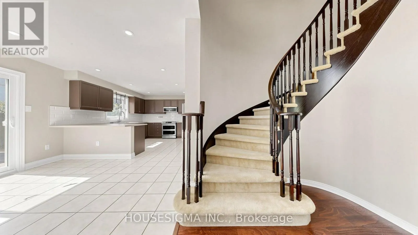 32 WILLOUGHBY WAY