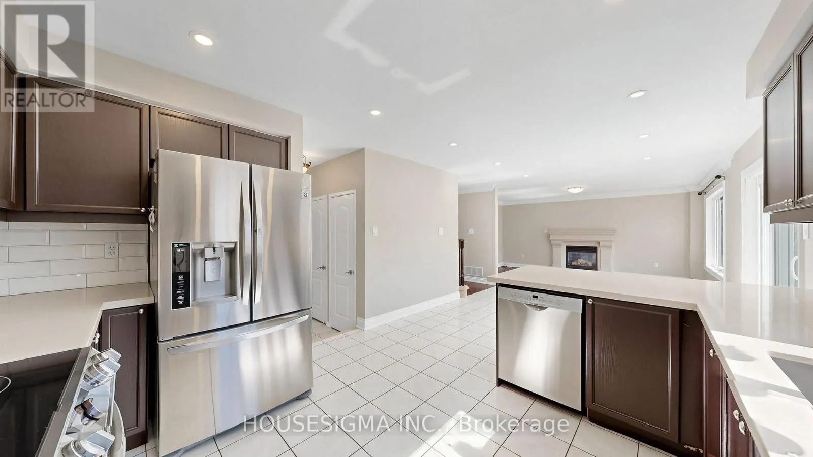 32 WILLOUGHBY WAY