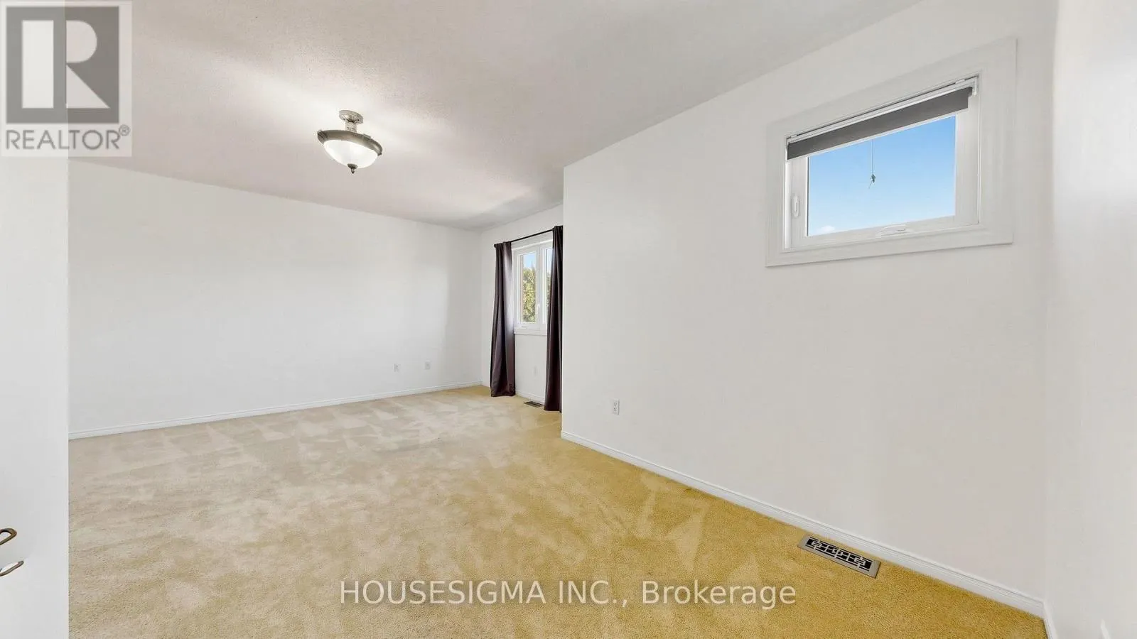 32 WILLOUGHBY WAY