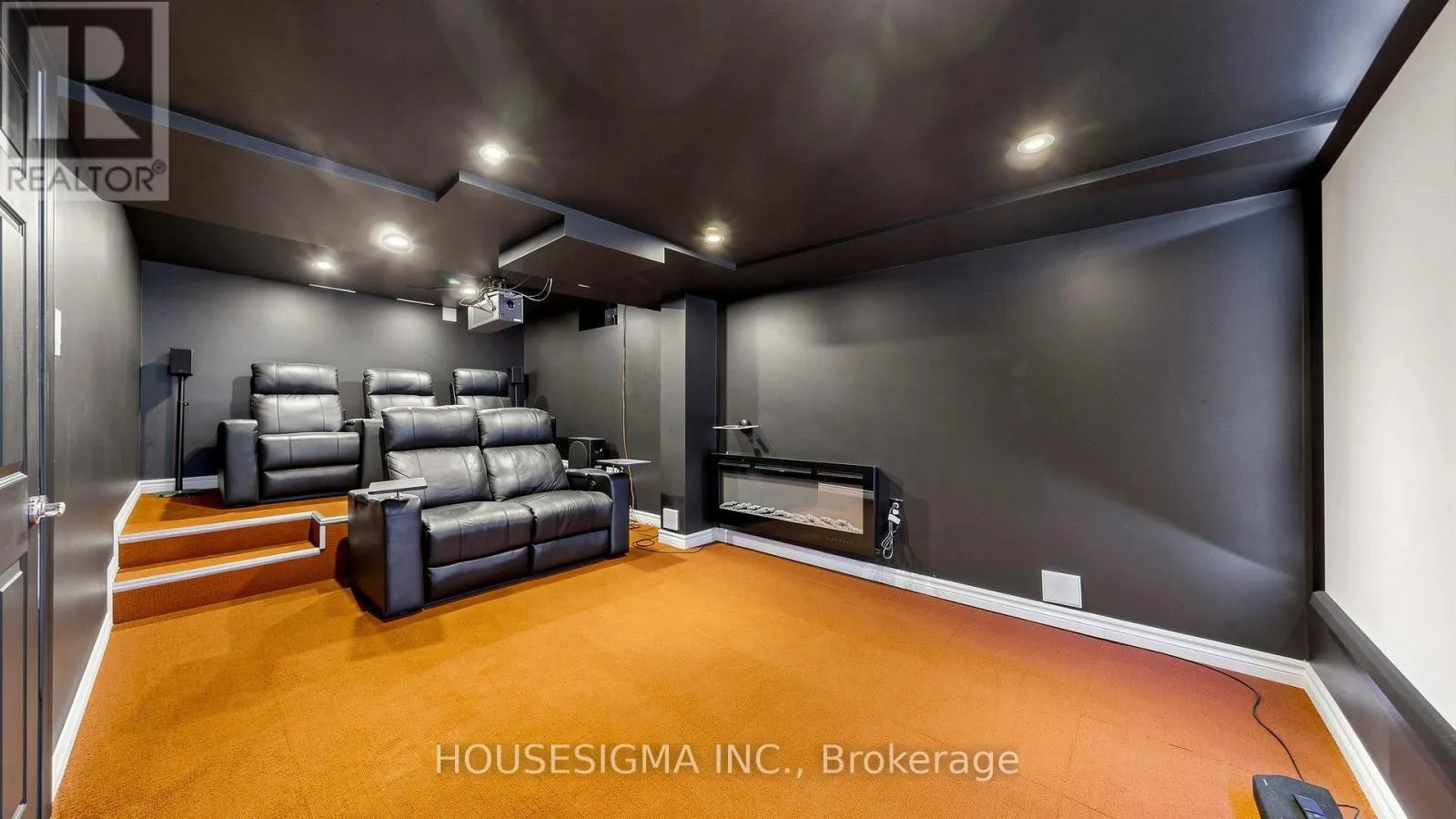 32 WILLOUGHBY WAY