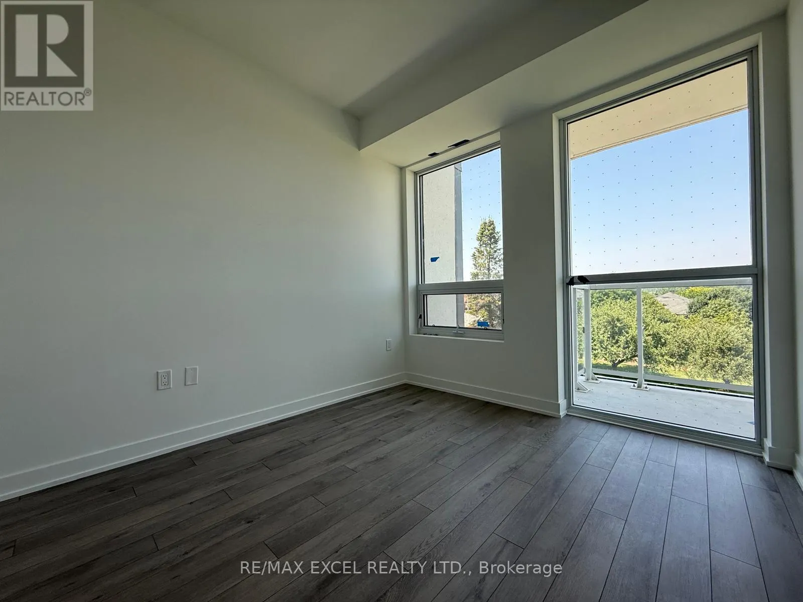 330 - 1005 DUNDAS STREET E
