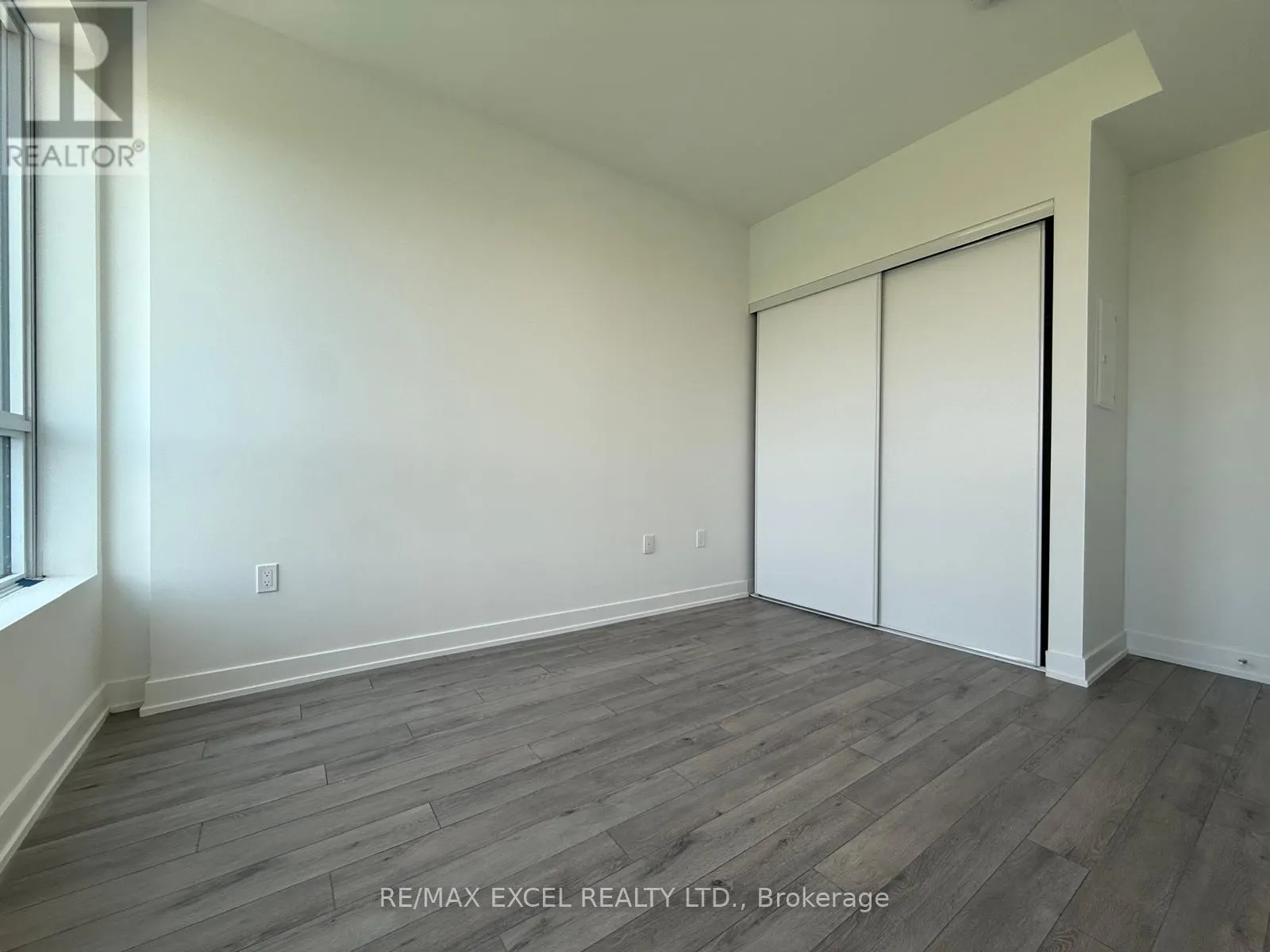 330 - 1005 DUNDAS STREET E