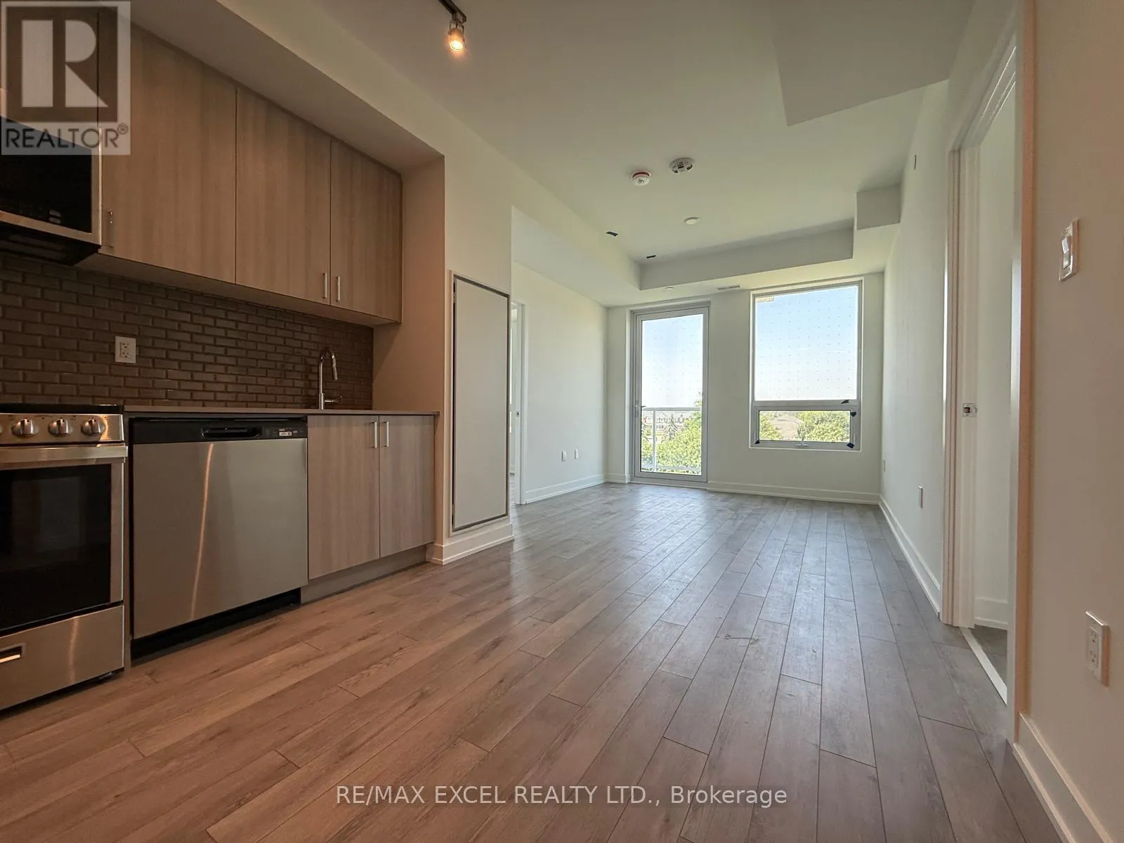 330 - 1005 DUNDAS STREET E