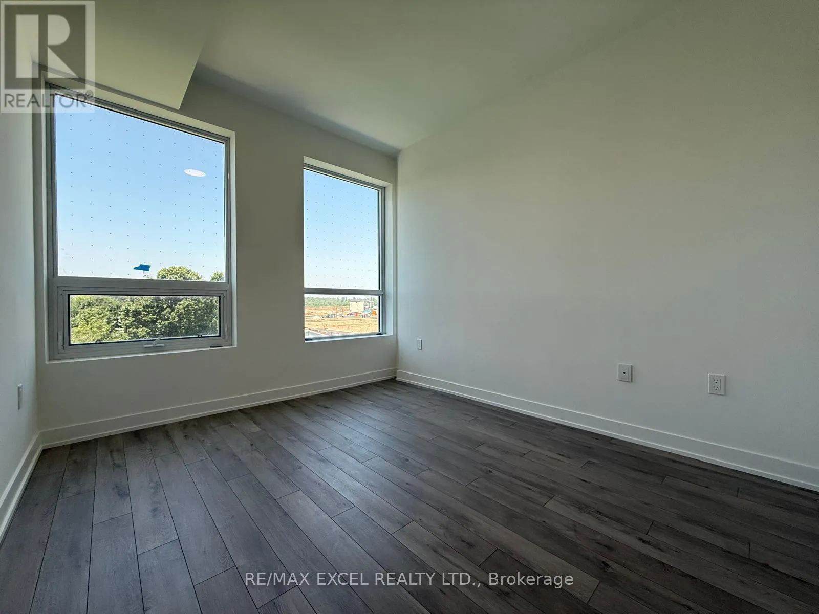 330 - 1005 DUNDAS STREET E