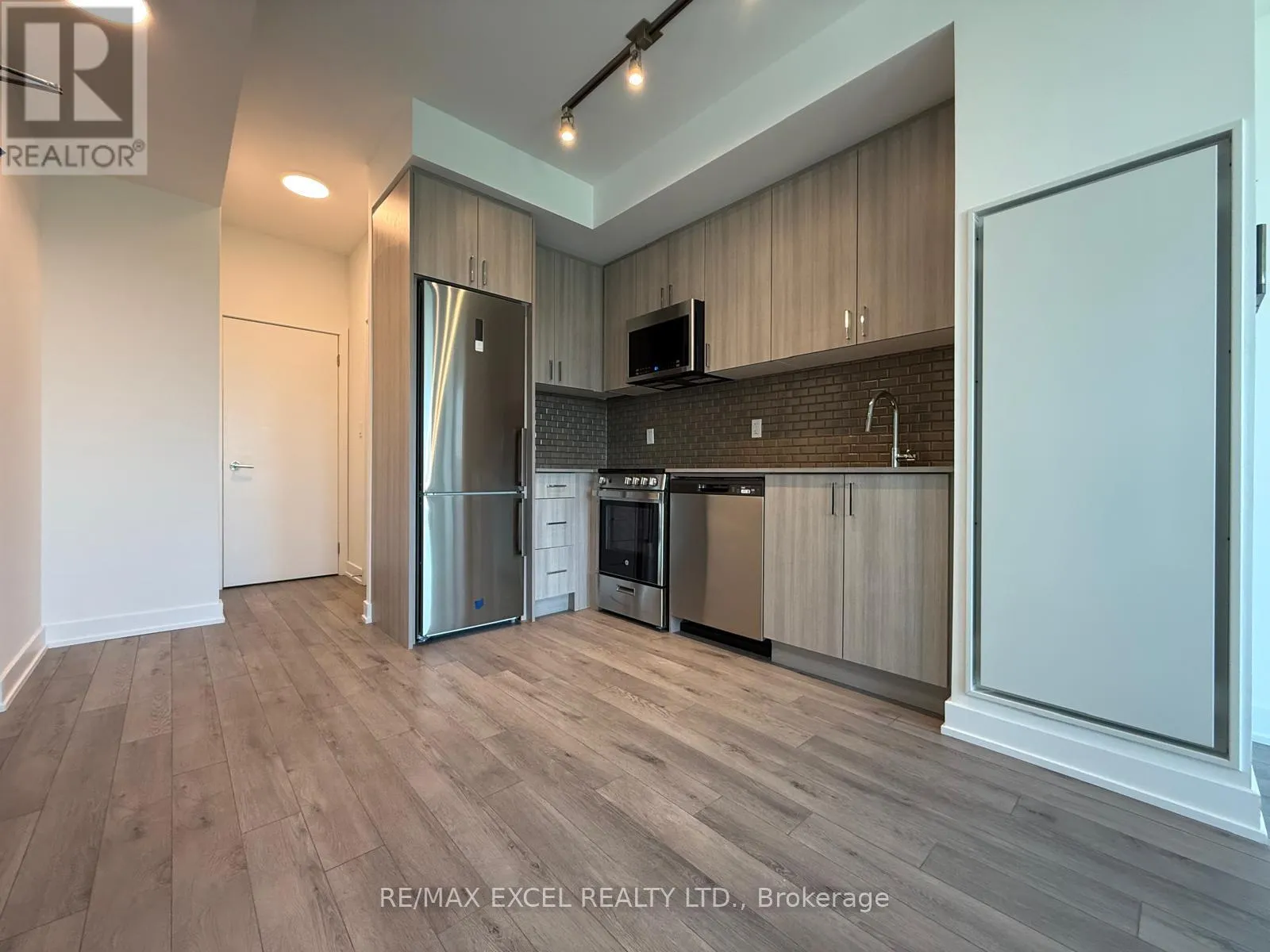 330 - 1005 DUNDAS STREET E