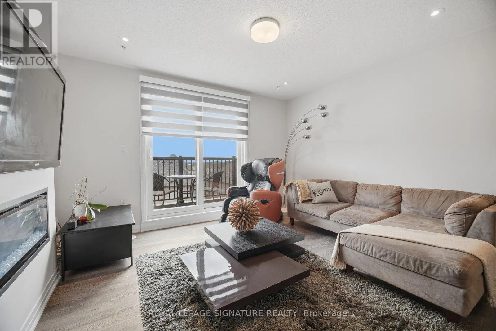 94 SETTLERS ROAD E