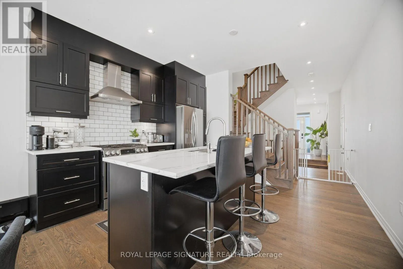 94 SETTLERS ROAD E