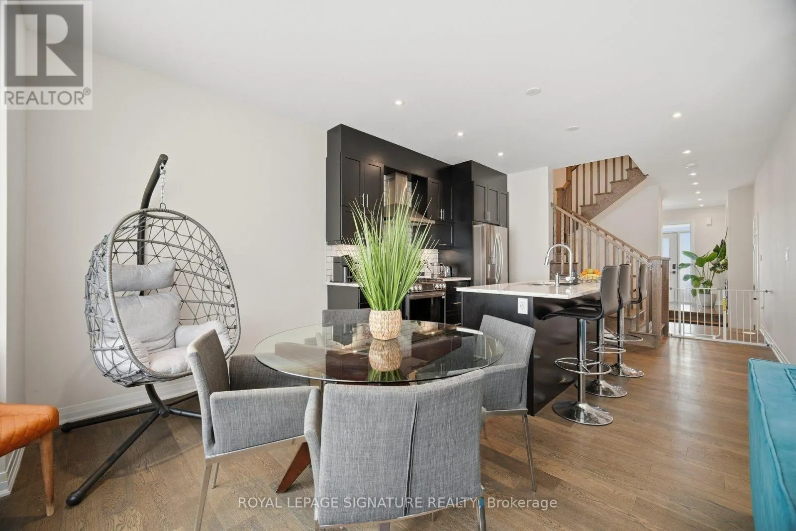 94 SETTLERS ROAD E