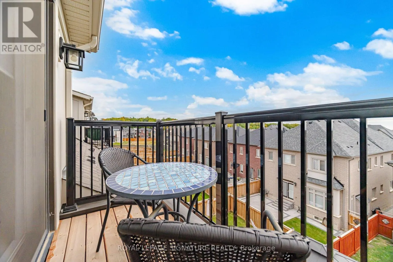 94 SETTLERS ROAD E