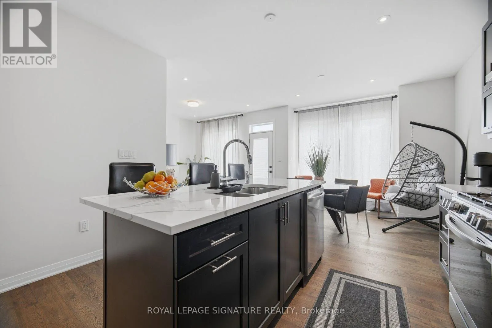 94 SETTLERS ROAD E