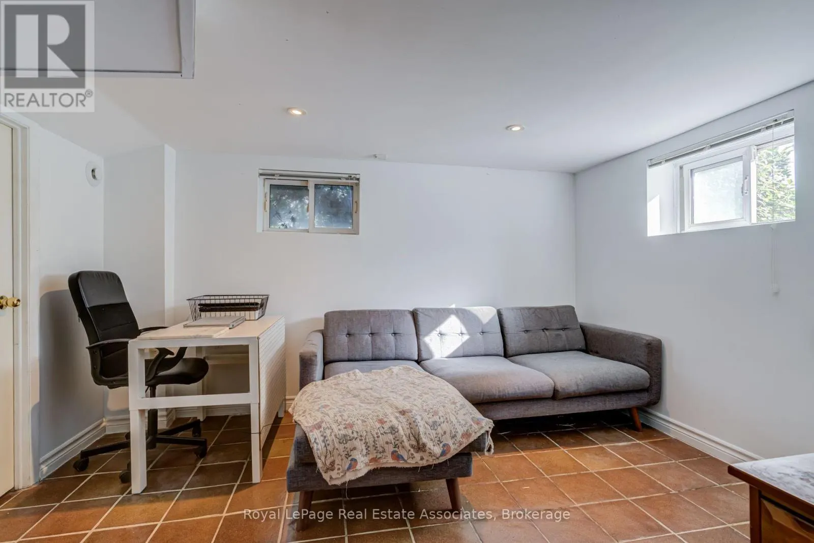 889 THIRD STREET