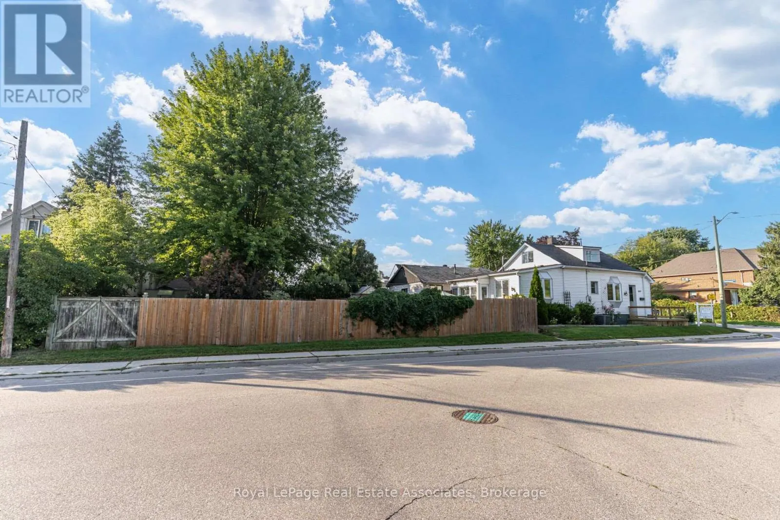 889 THIRD STREET