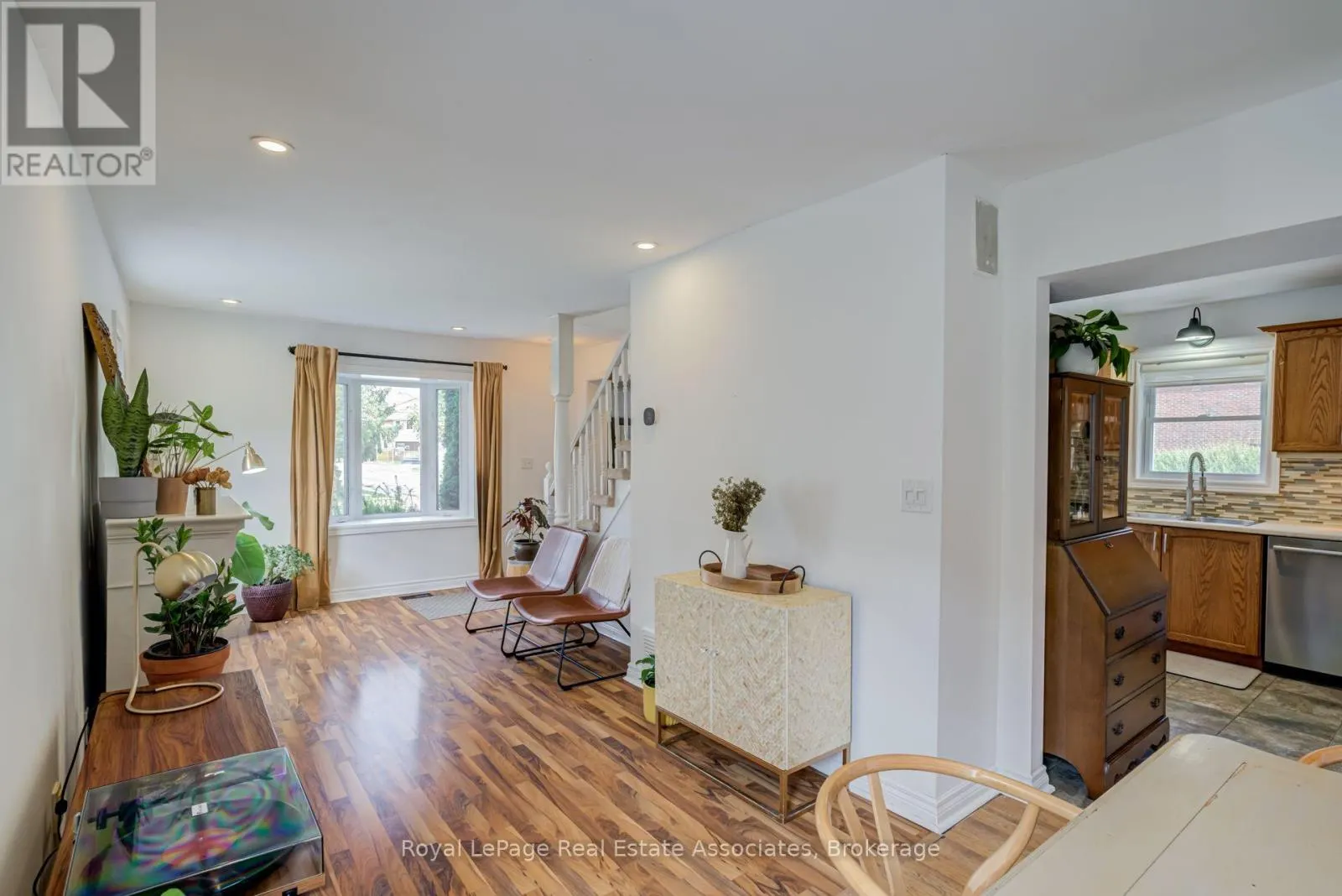 889 THIRD STREET