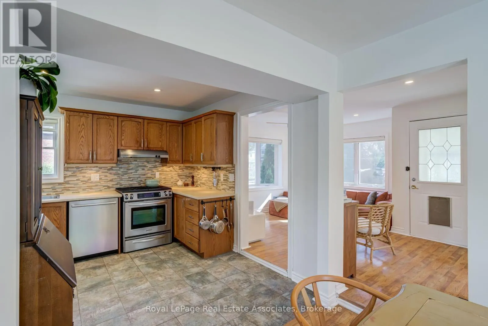 889 THIRD STREET