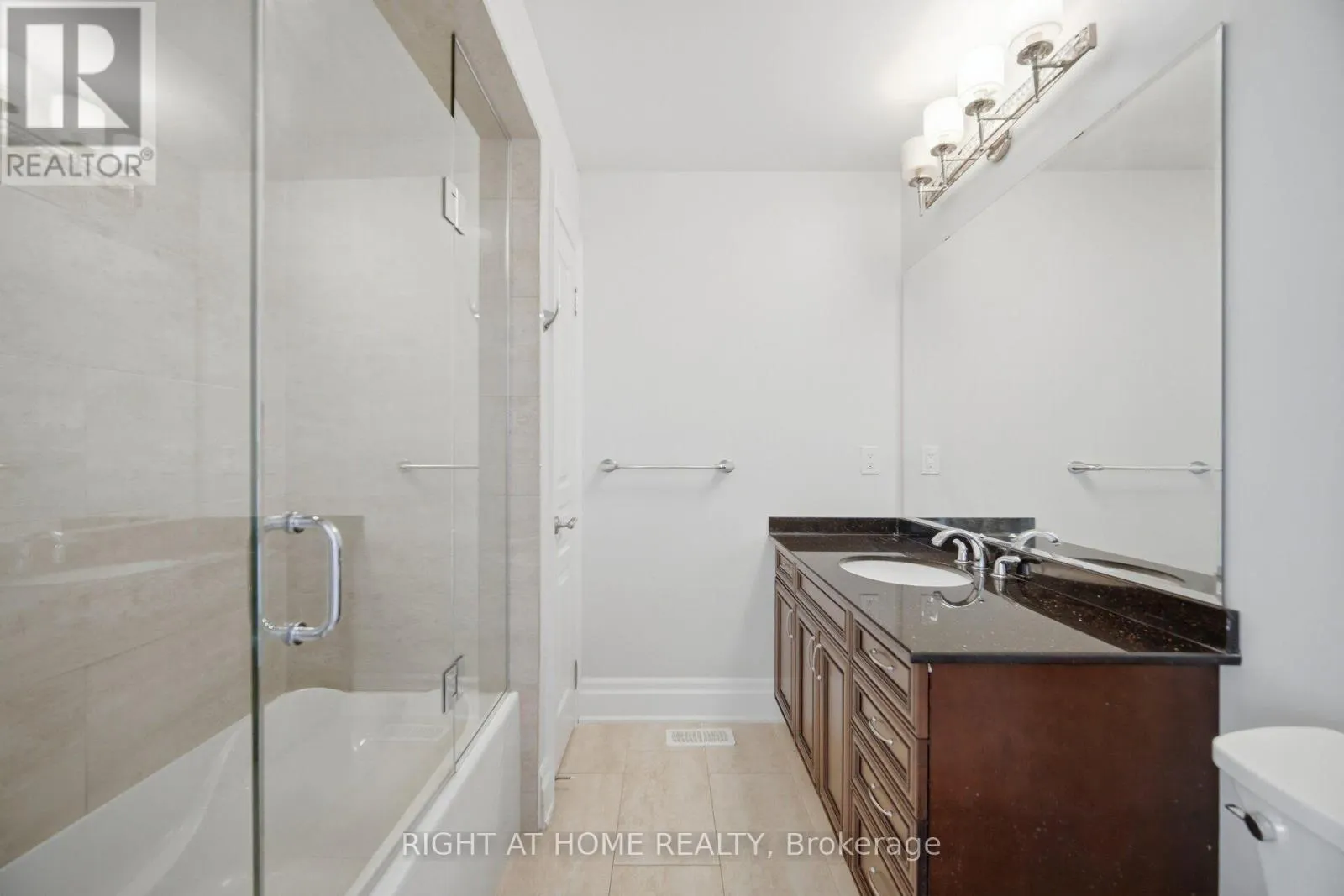 2122 LAW HILL GATE