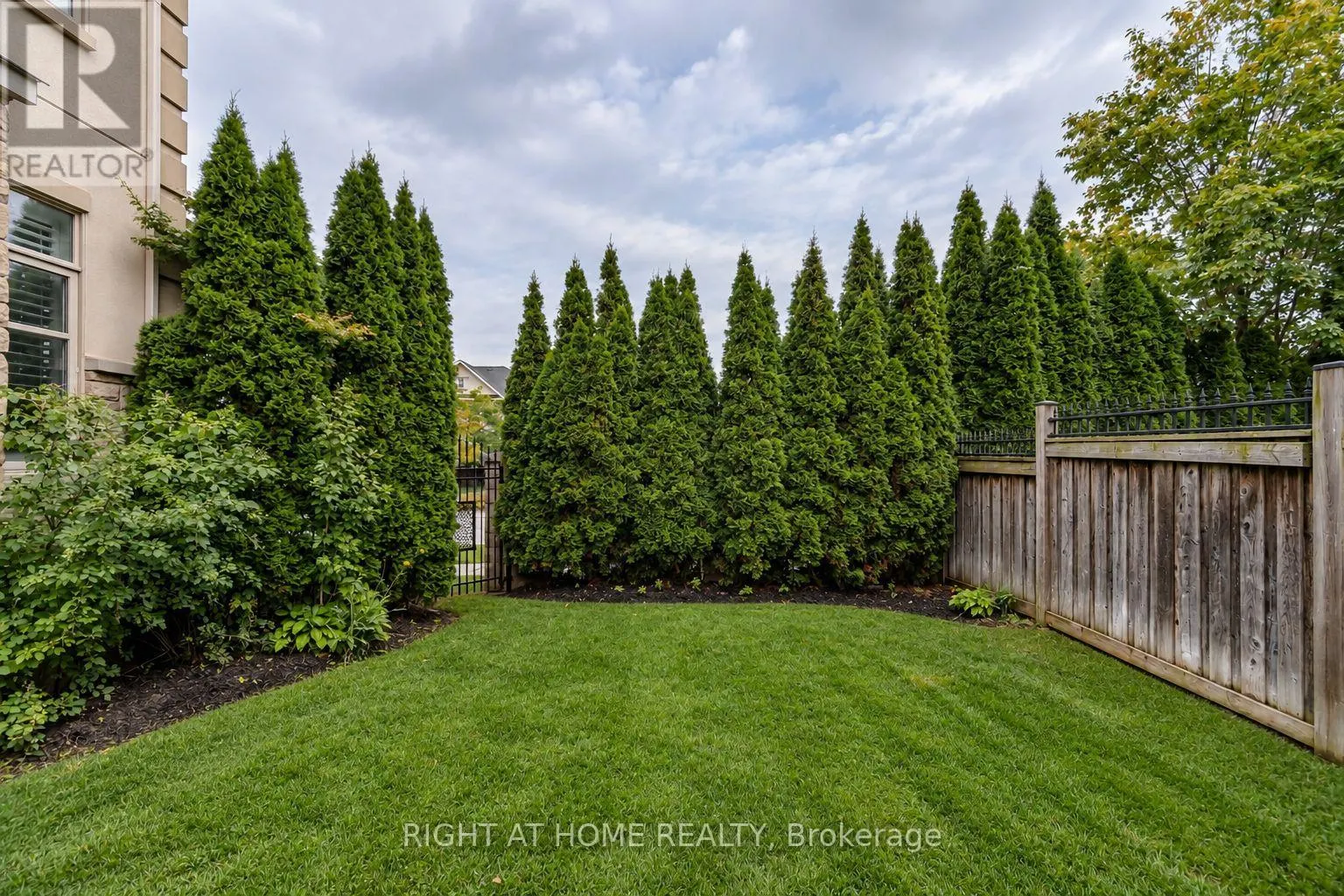 2122 LAW HILL GATE