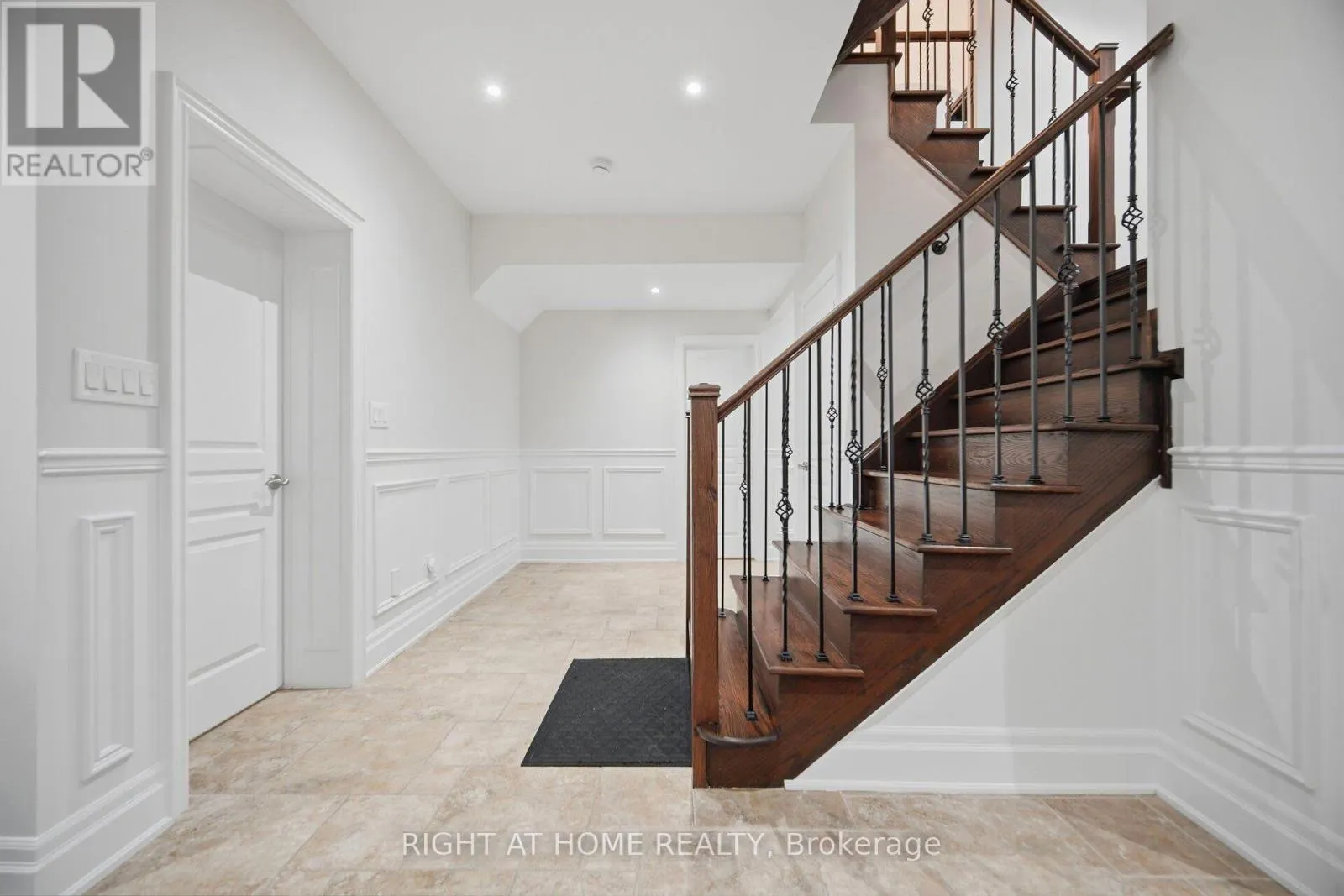 2122 LAW HILL GATE