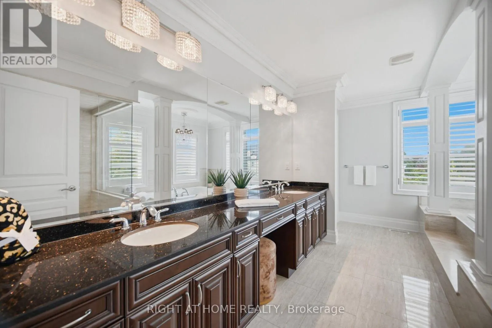 2122 LAW HILL GATE