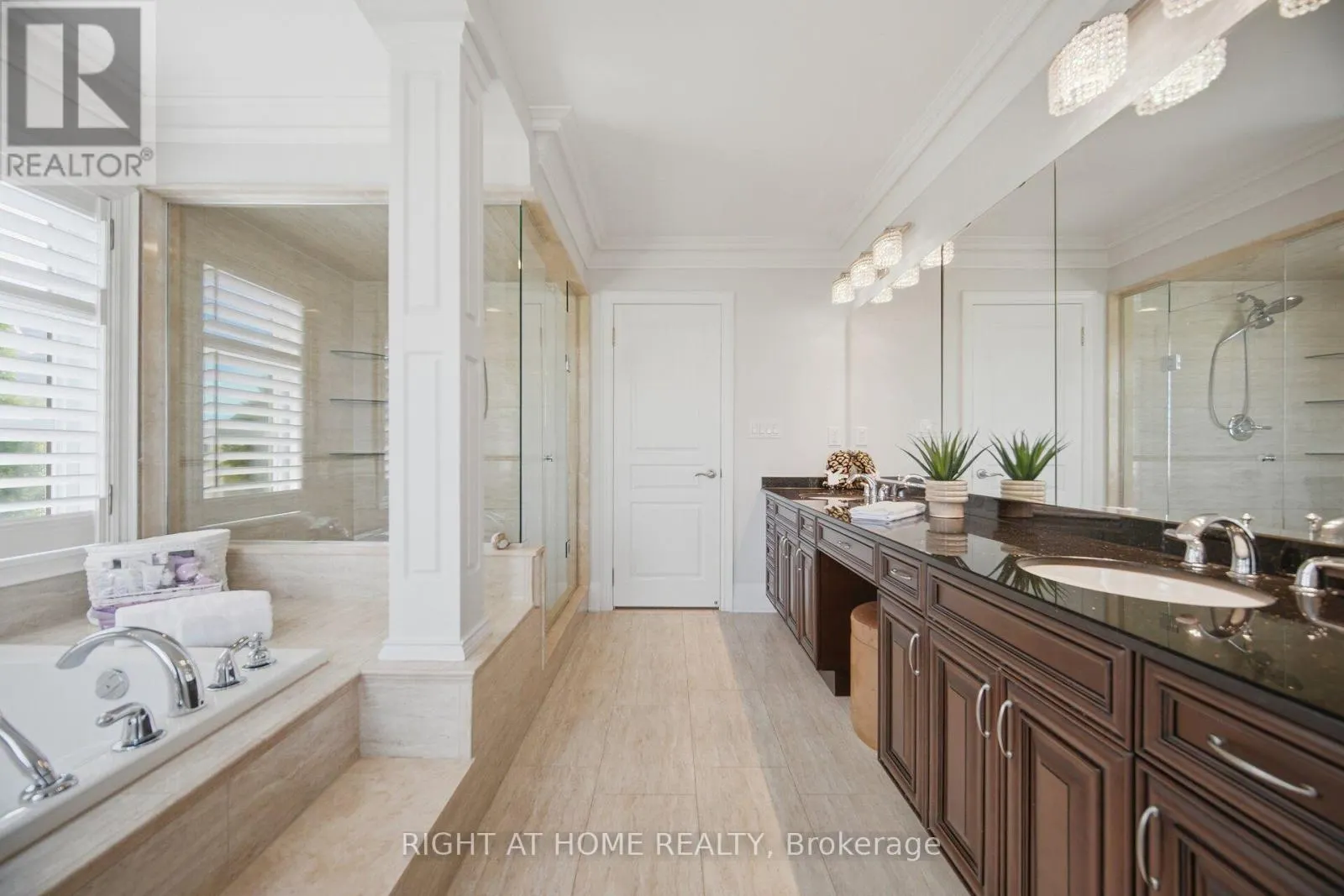 2122 LAW HILL GATE