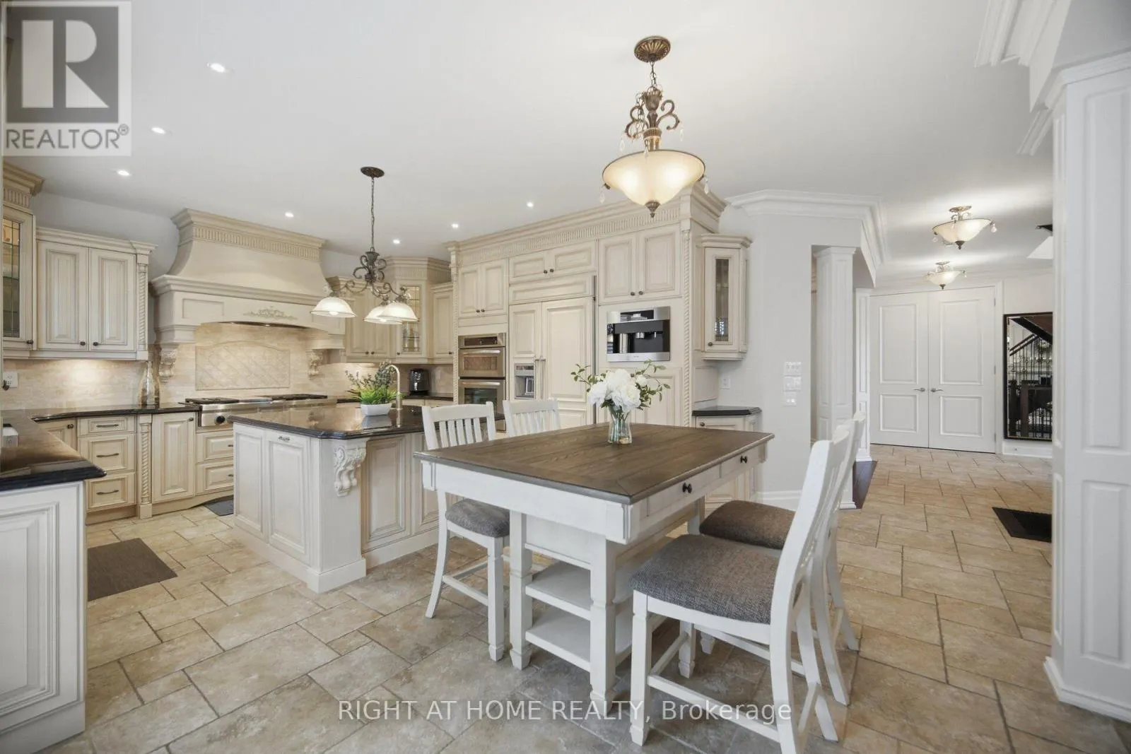 2122 LAW HILL GATE