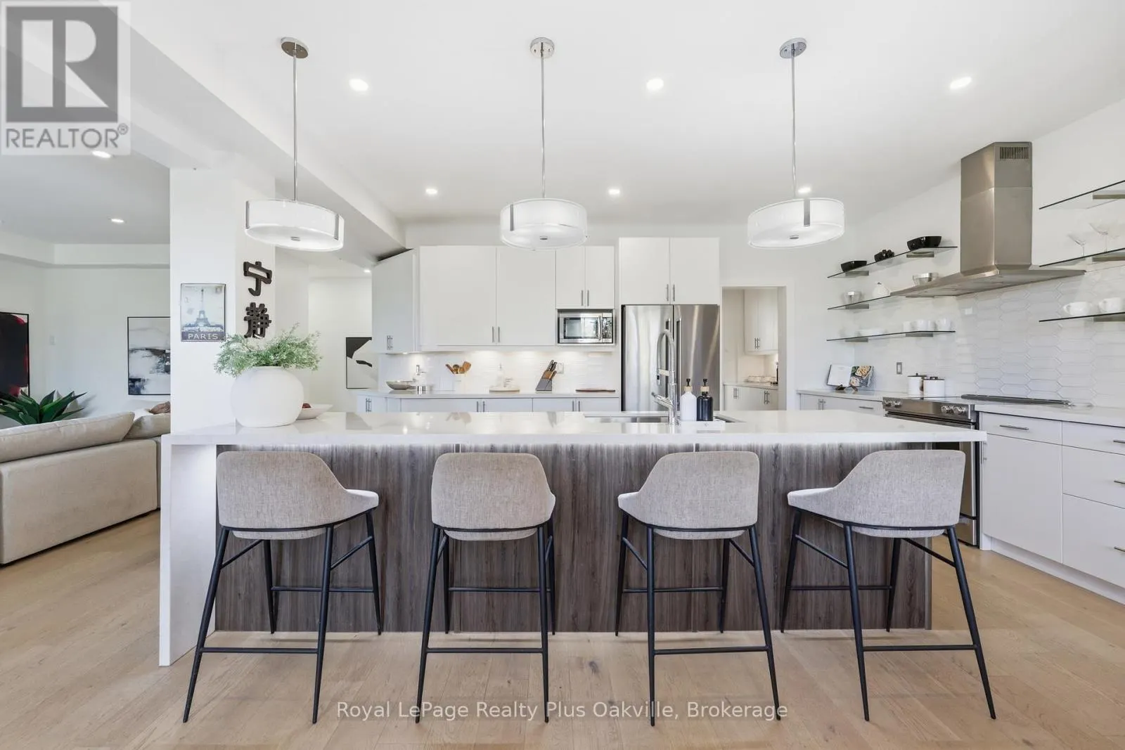 2363 YOLANDA DRIVE