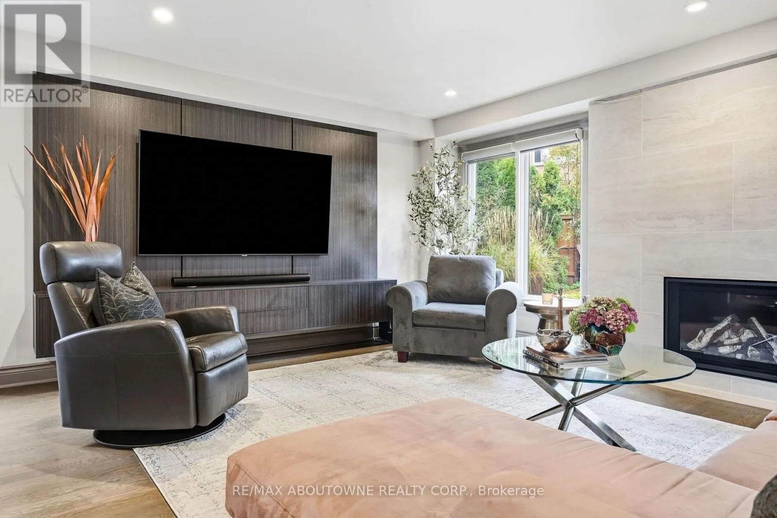 2747 TEAK CRESCENT