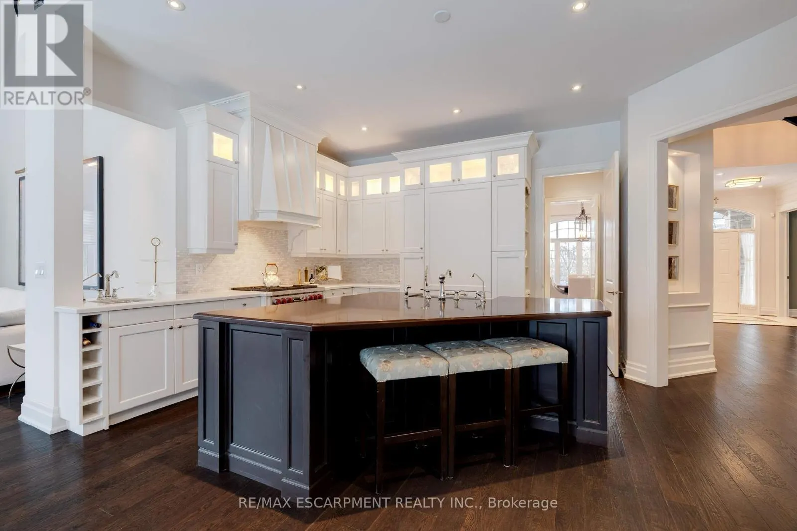 4 HOLDROYD COURT
