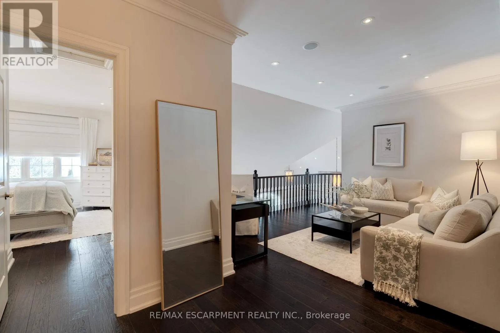 4 HOLDROYD COURT