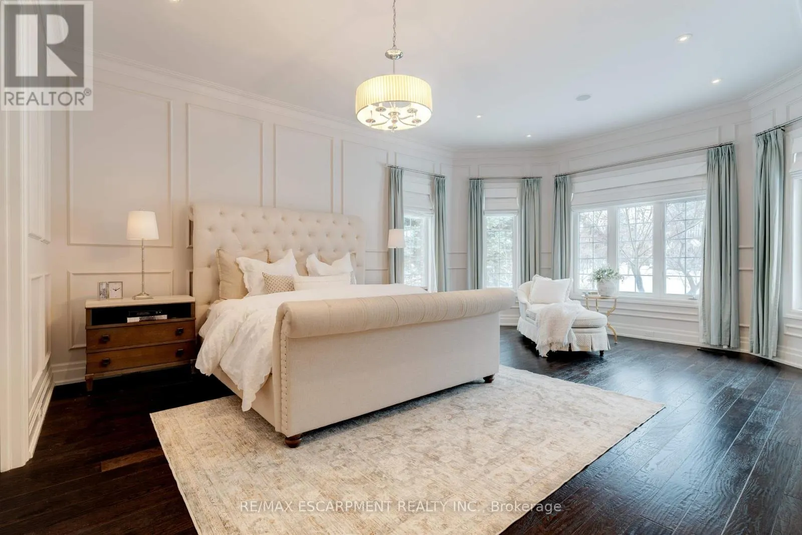 4 HOLDROYD COURT