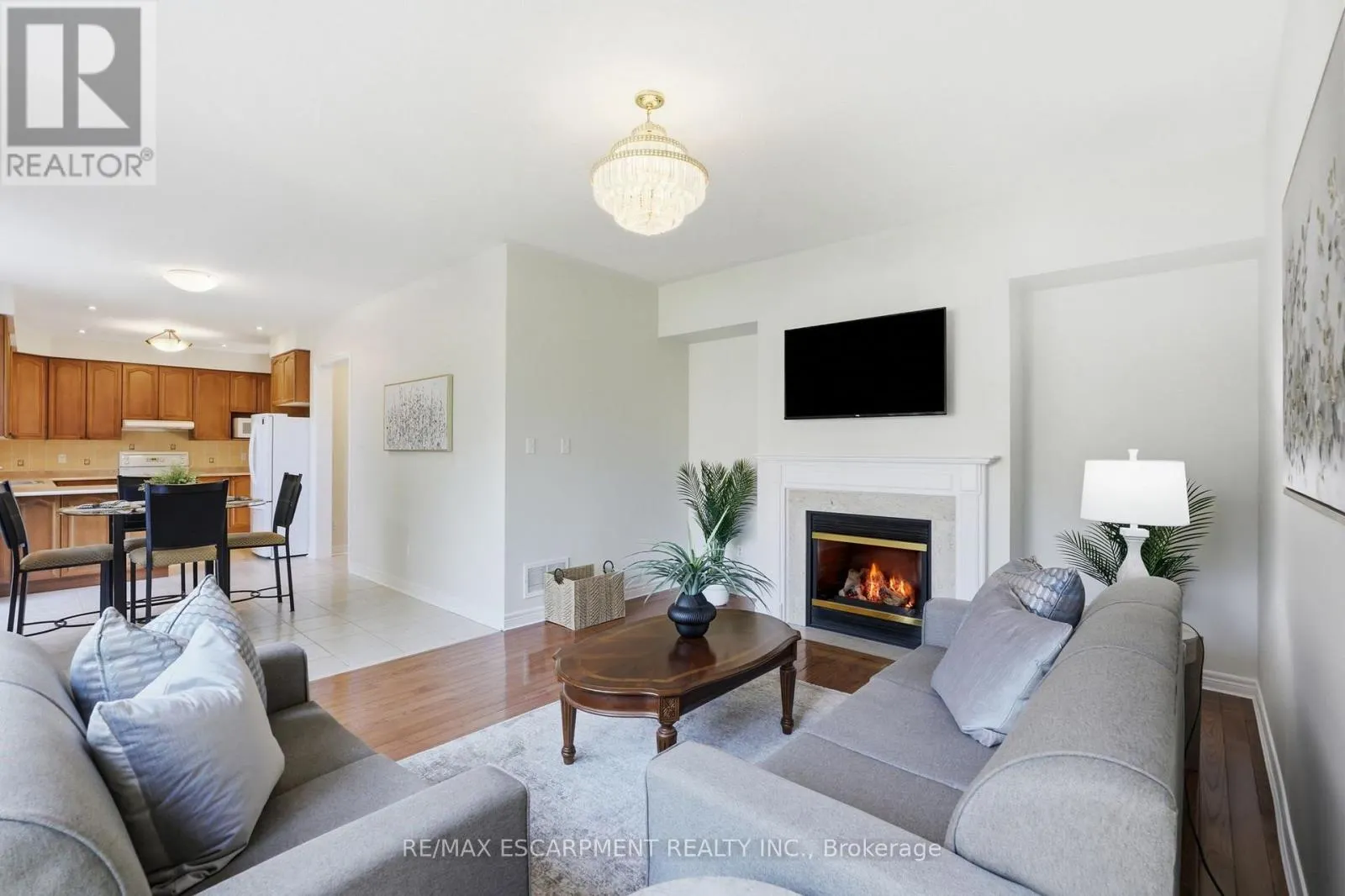 2241 GLAZEBROOK CIRCLE