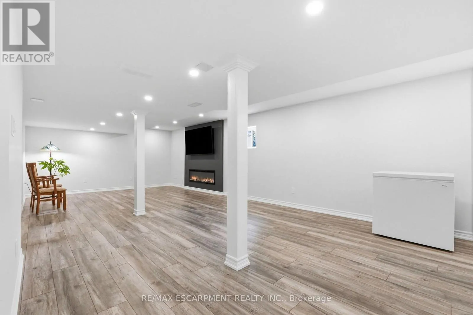 2241 GLAZEBROOK CIRCLE
