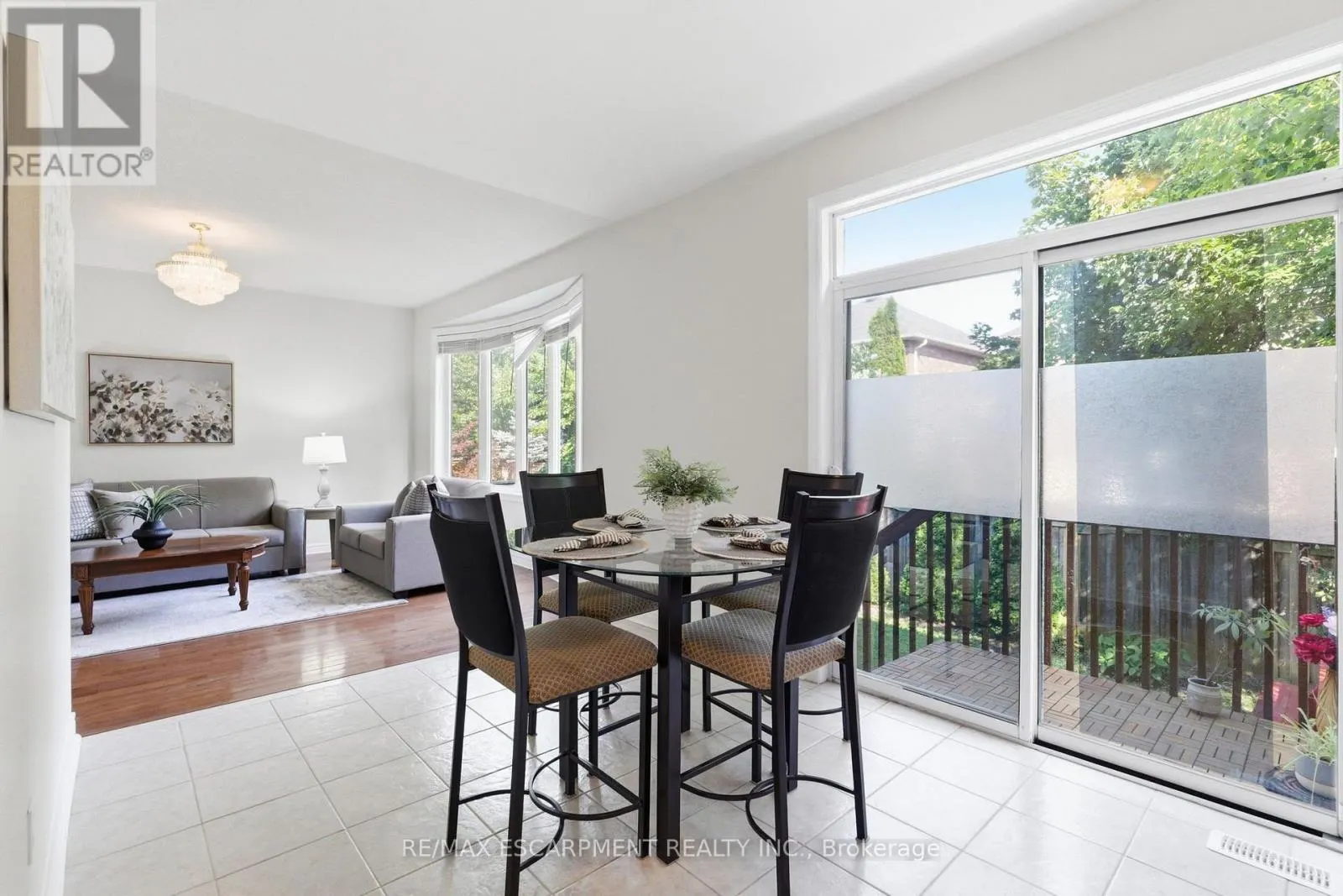 2241 GLAZEBROOK CIRCLE