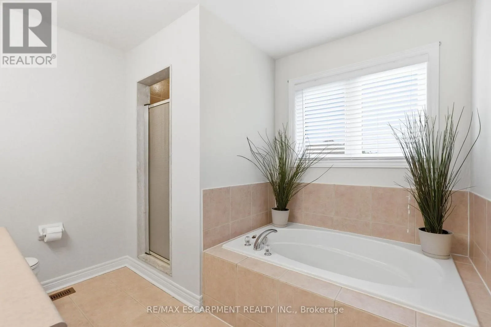 2241 GLAZEBROOK CIRCLE