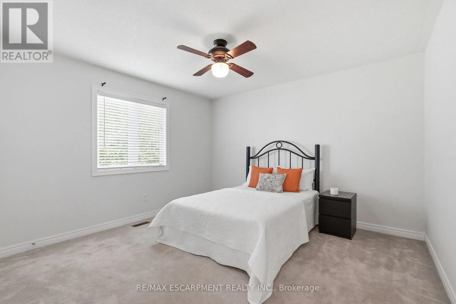 2241 GLAZEBROOK CIRCLE