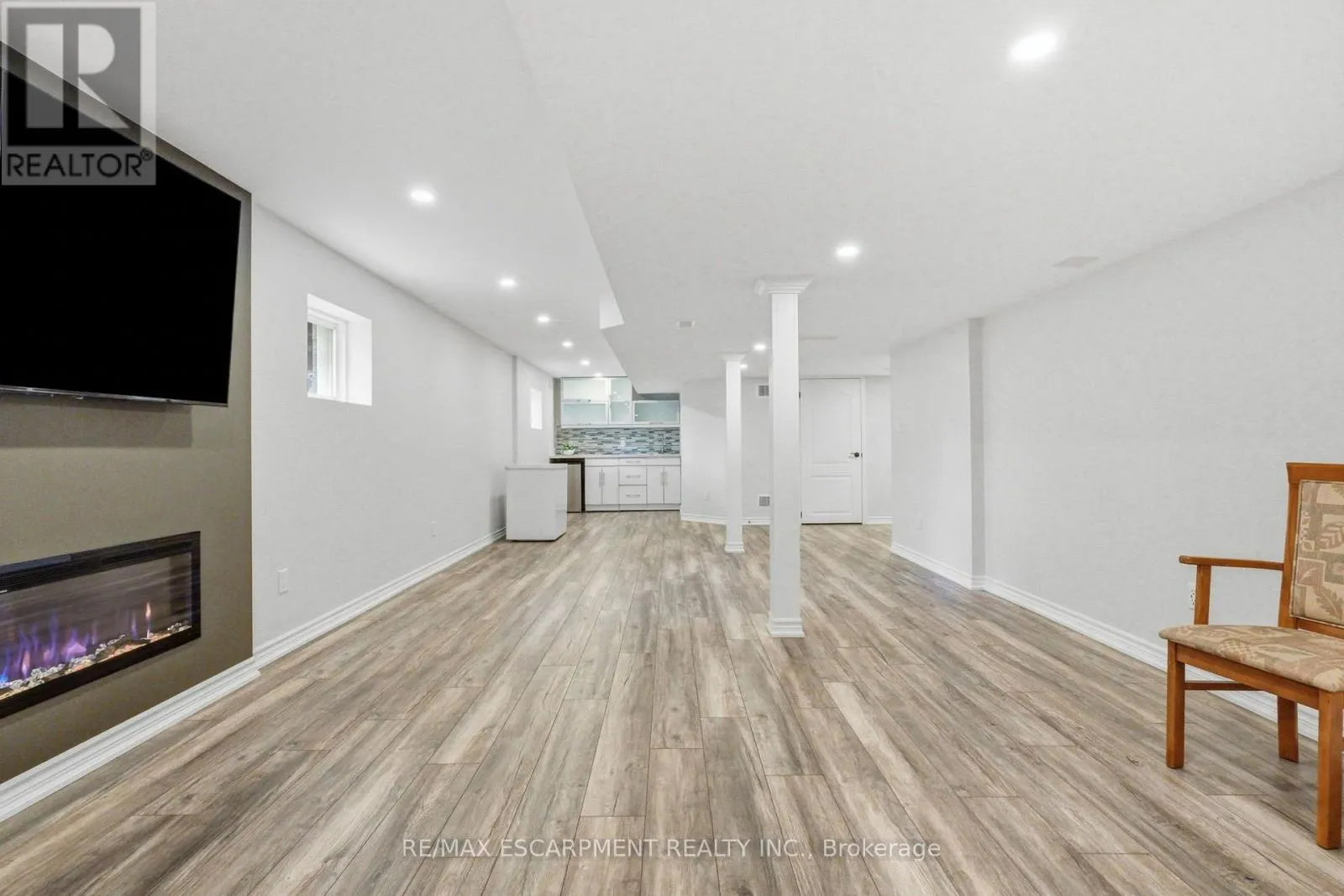 2241 GLAZEBROOK CIRCLE
