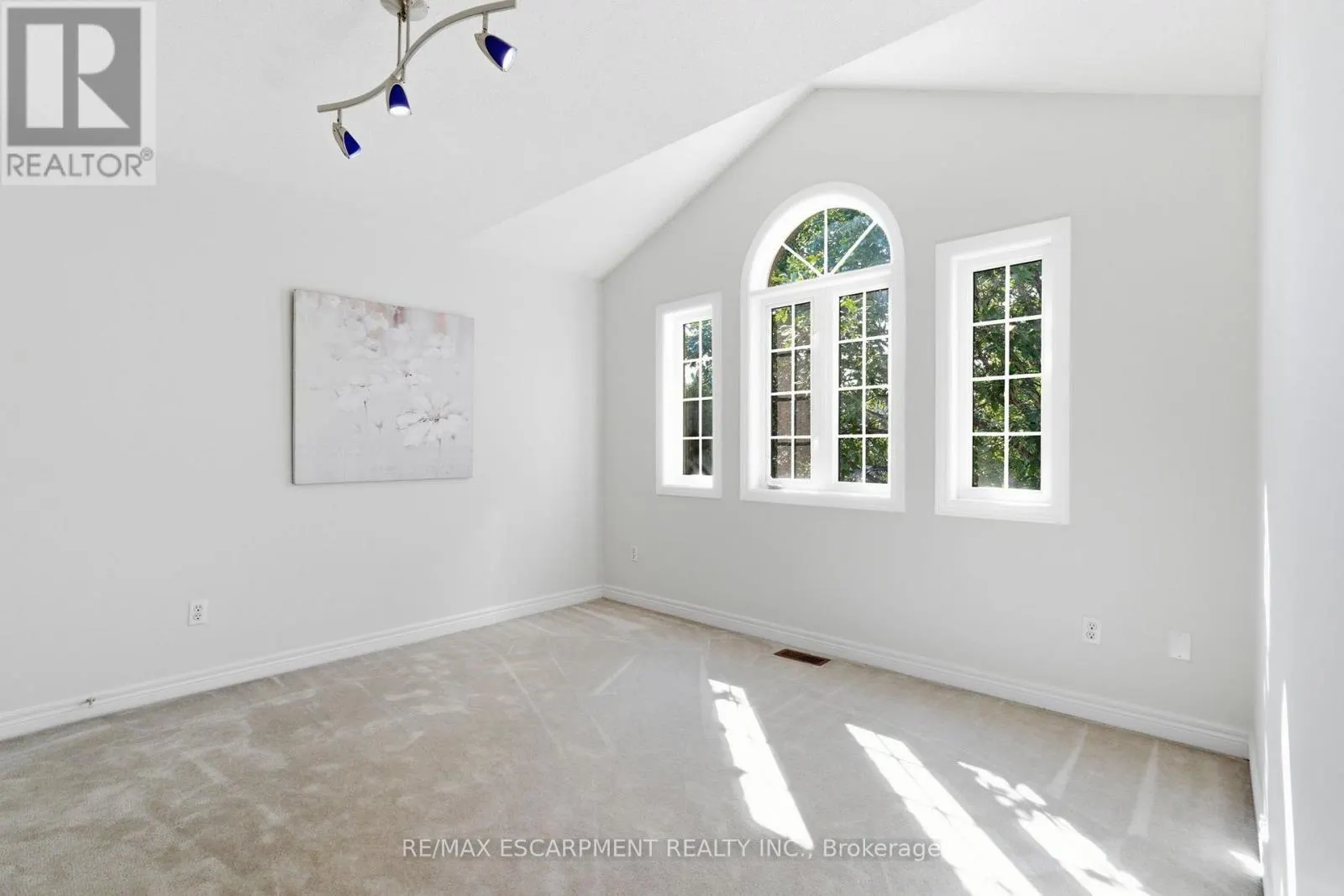 2241 GLAZEBROOK CIRCLE