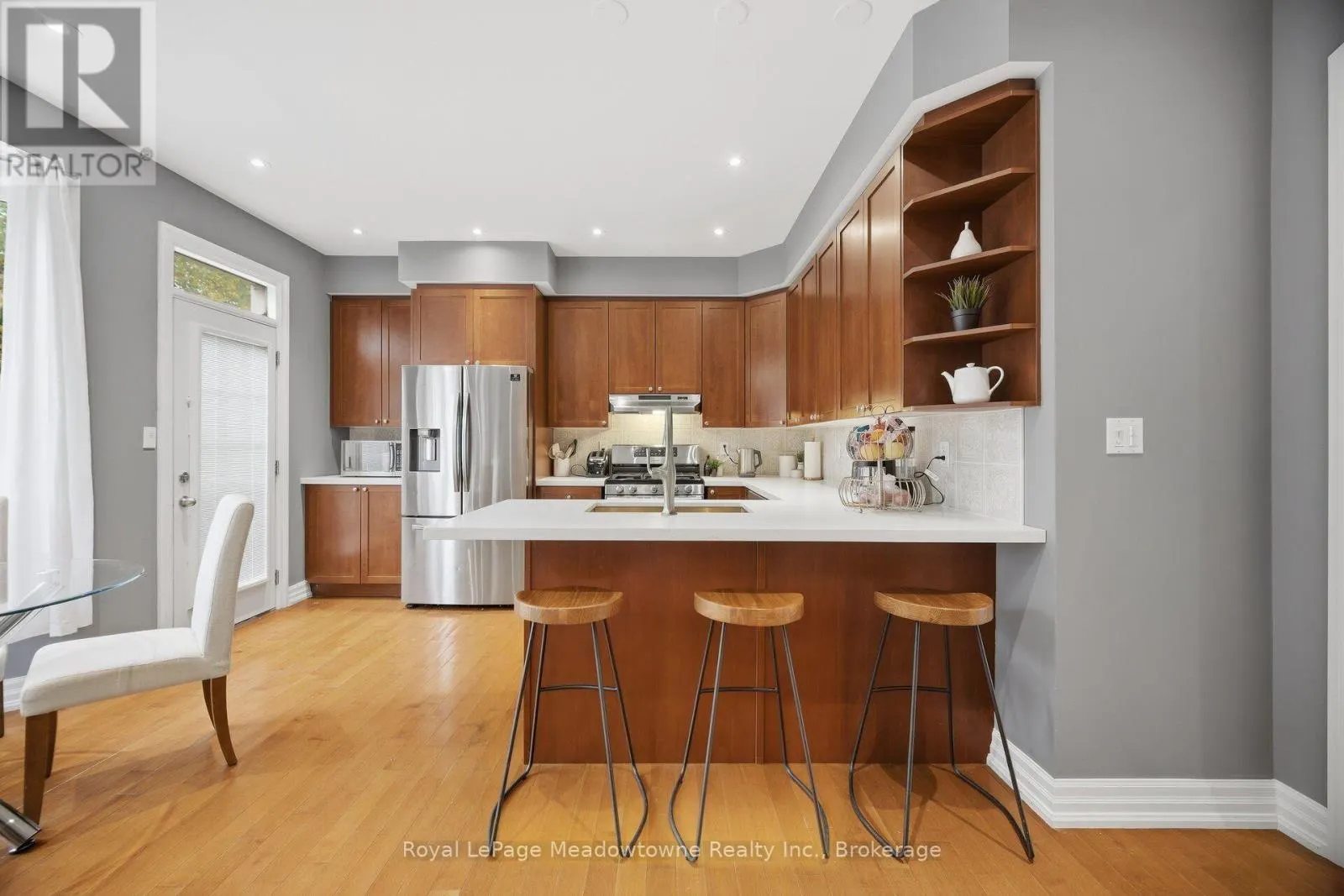 954 LANCASTER BOULEVARD