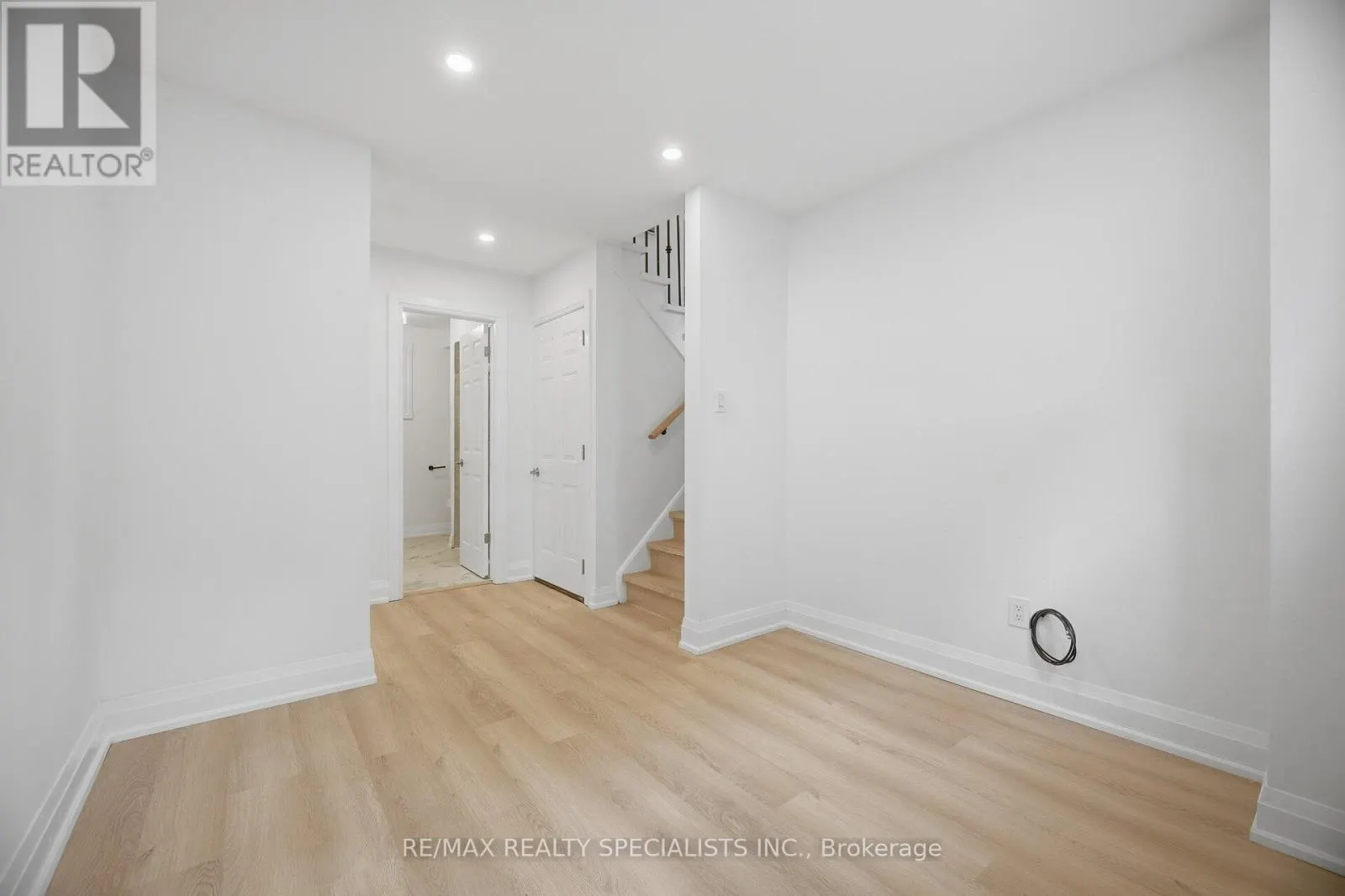 565 HAYWARD CRESCENT