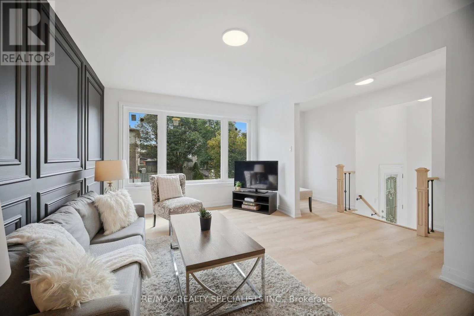 565 HAYWARD CRESCENT