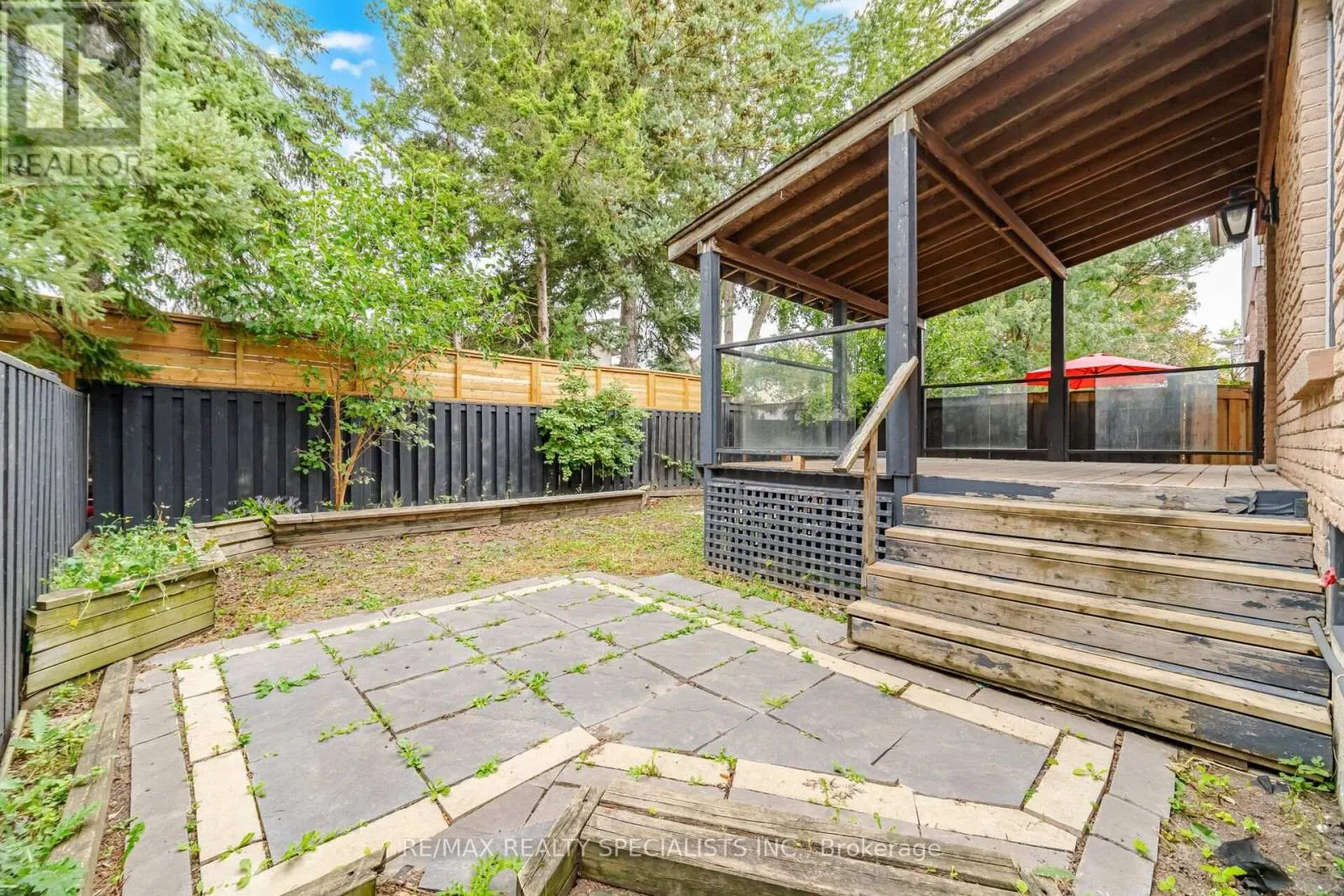 565 HAYWARD CRESCENT
