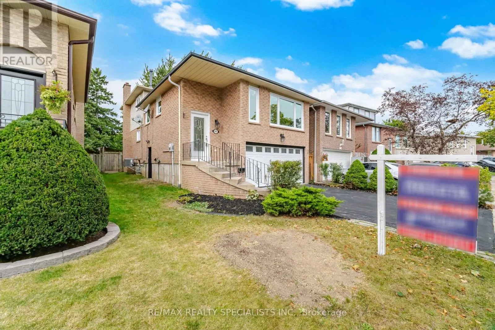 565 HAYWARD CRESCENT