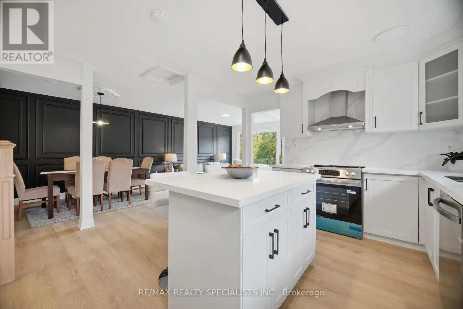 565 HAYWARD CRESCENT