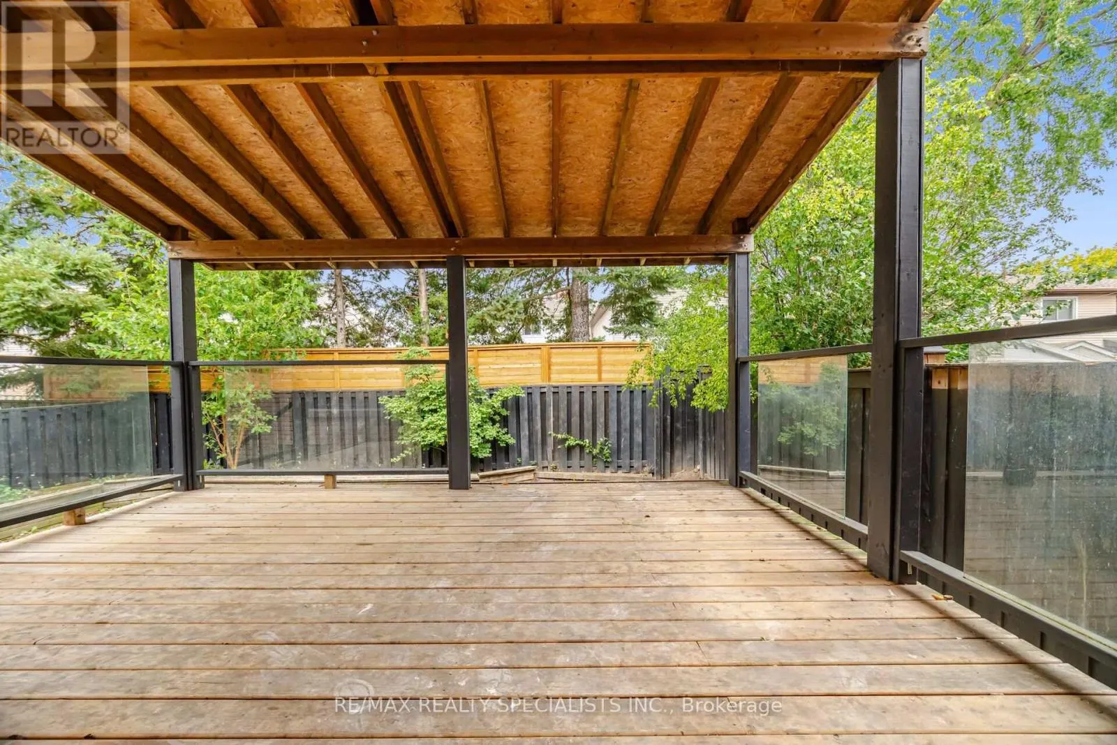 565 HAYWARD CRESCENT