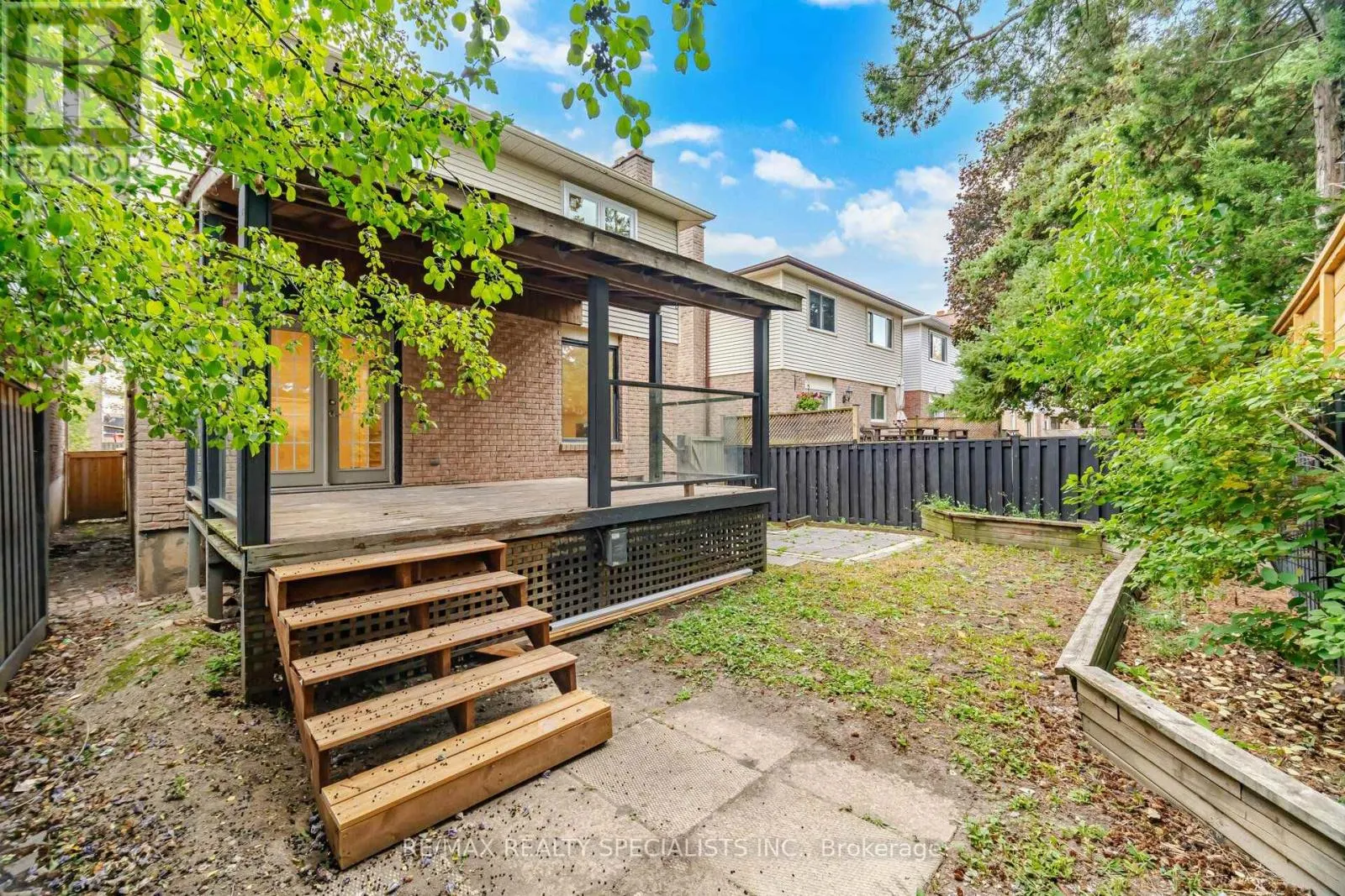 565 HAYWARD CRESCENT
