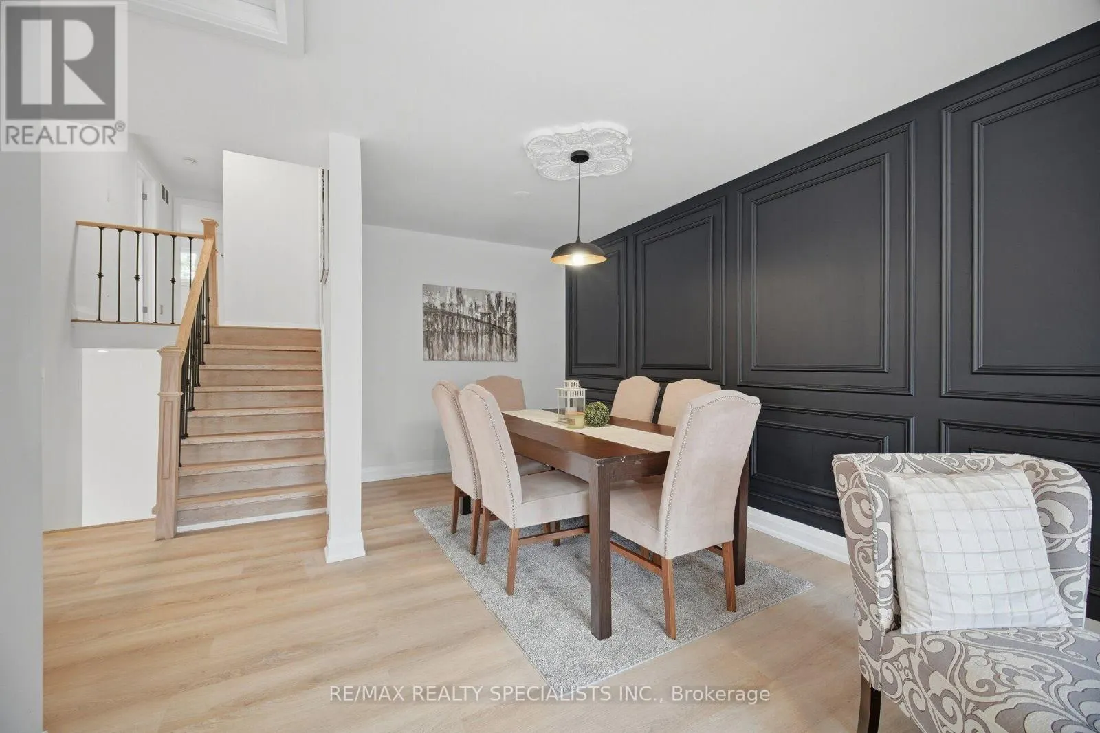 565 HAYWARD CRESCENT