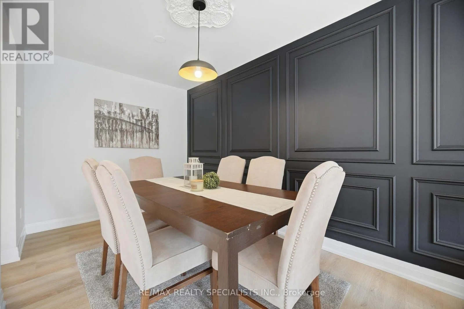 565 HAYWARD CRESCENT
